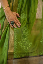 Load image into Gallery viewer, Green And Black Maheshwari Saree
