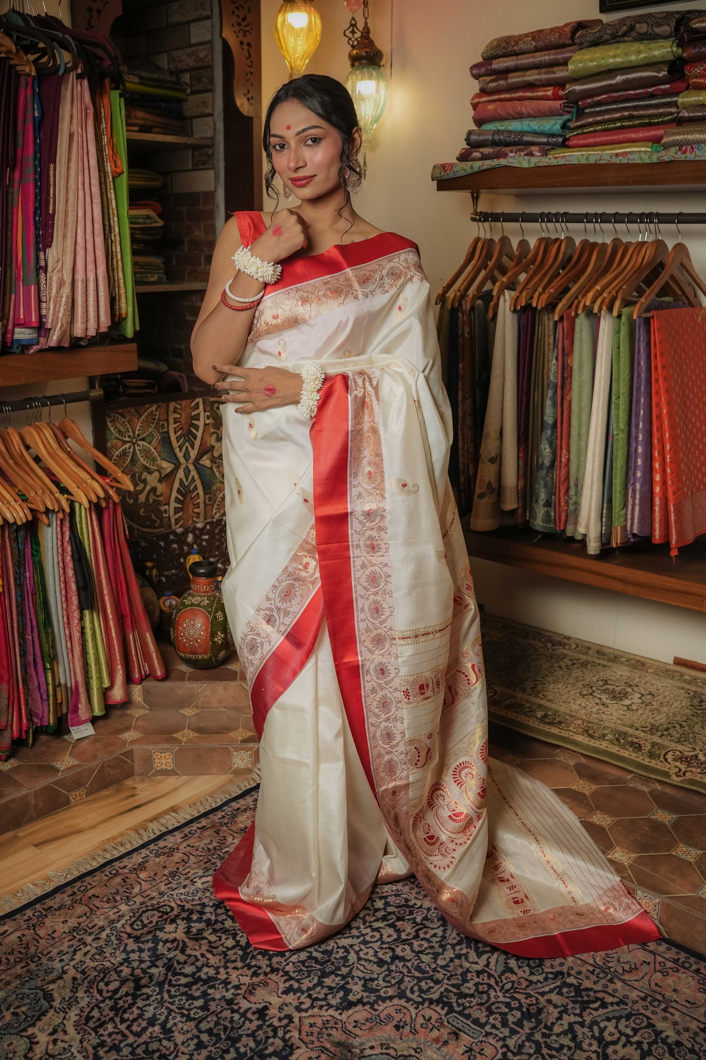 White Traditional Garad (Gorod) Mulberry Silk Saree