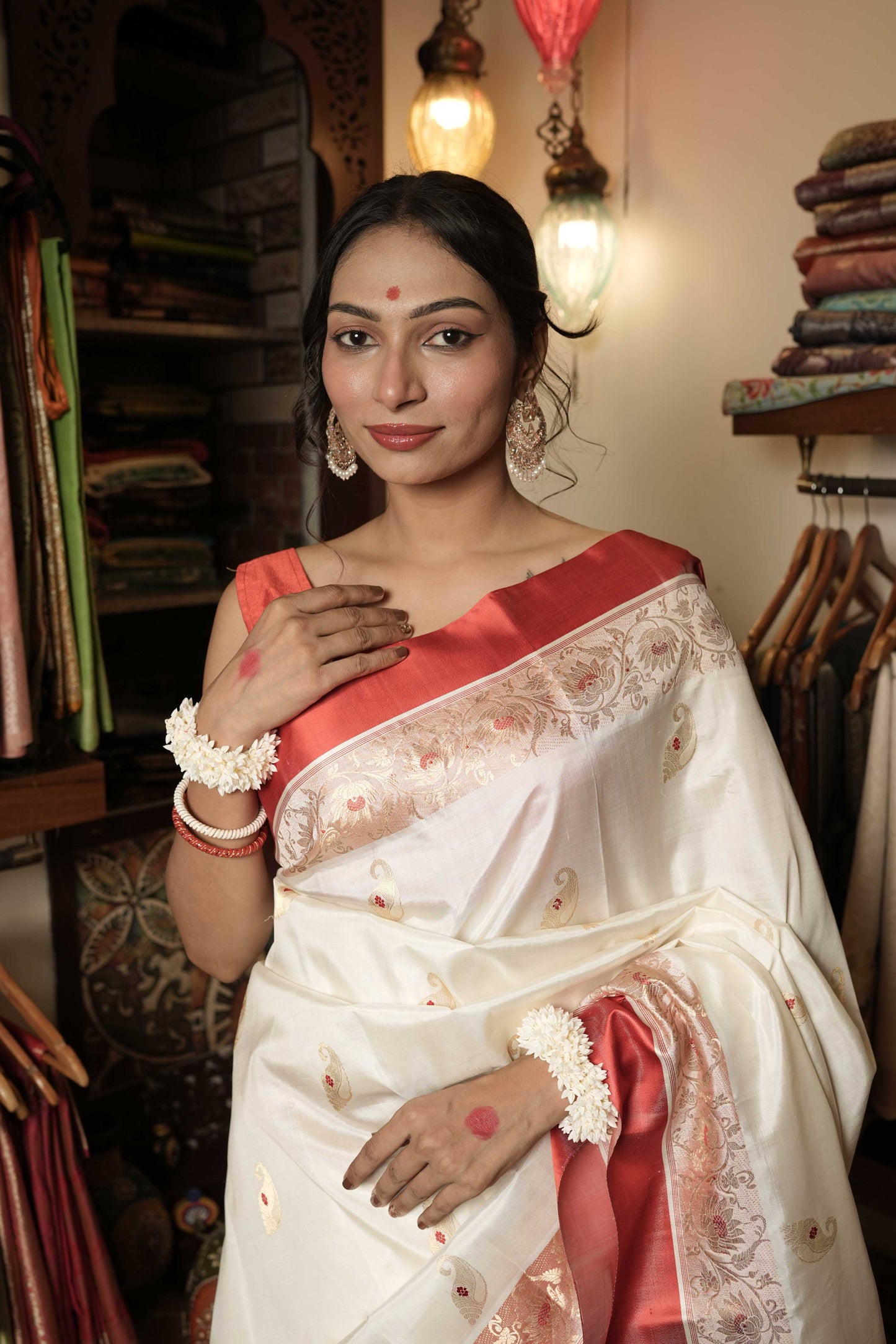 White Traditional Garad (Gorod) Mulberry Silk Saree