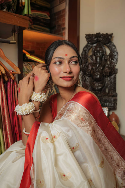 White Traditional Garad (Gorod) Mulberry Silk Saree