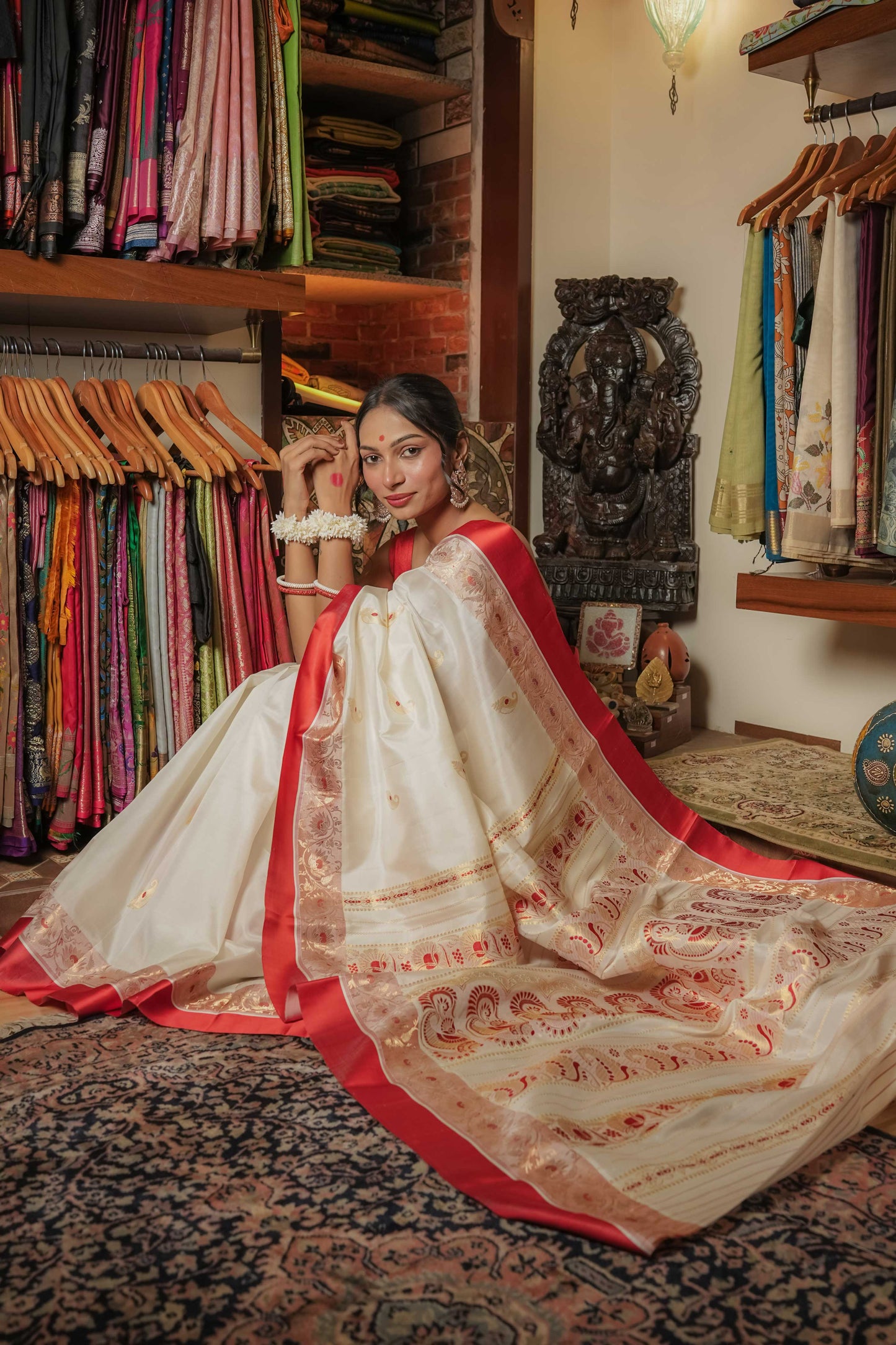 White Traditional Garad (Gorod) Mulberry Silk Saree
