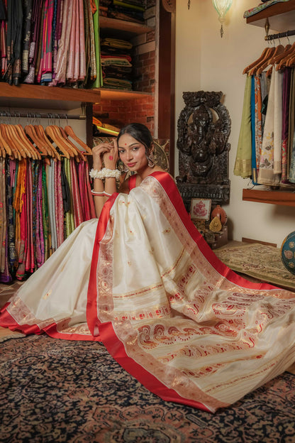 White Traditional Garad (Gorod) Mulberry Silk Saree