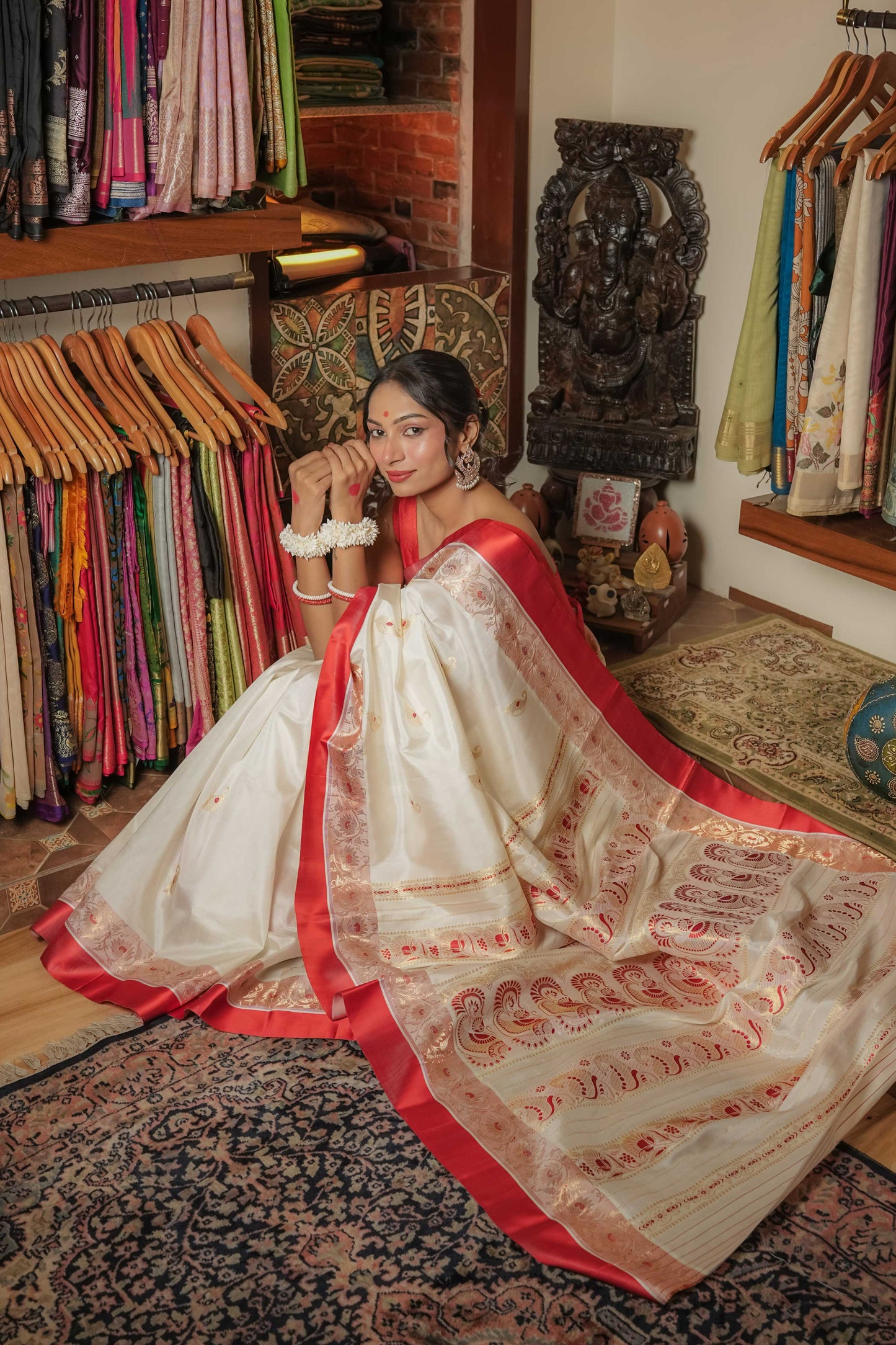 White Traditional Garad (Gorod) Mulberry Silk Saree