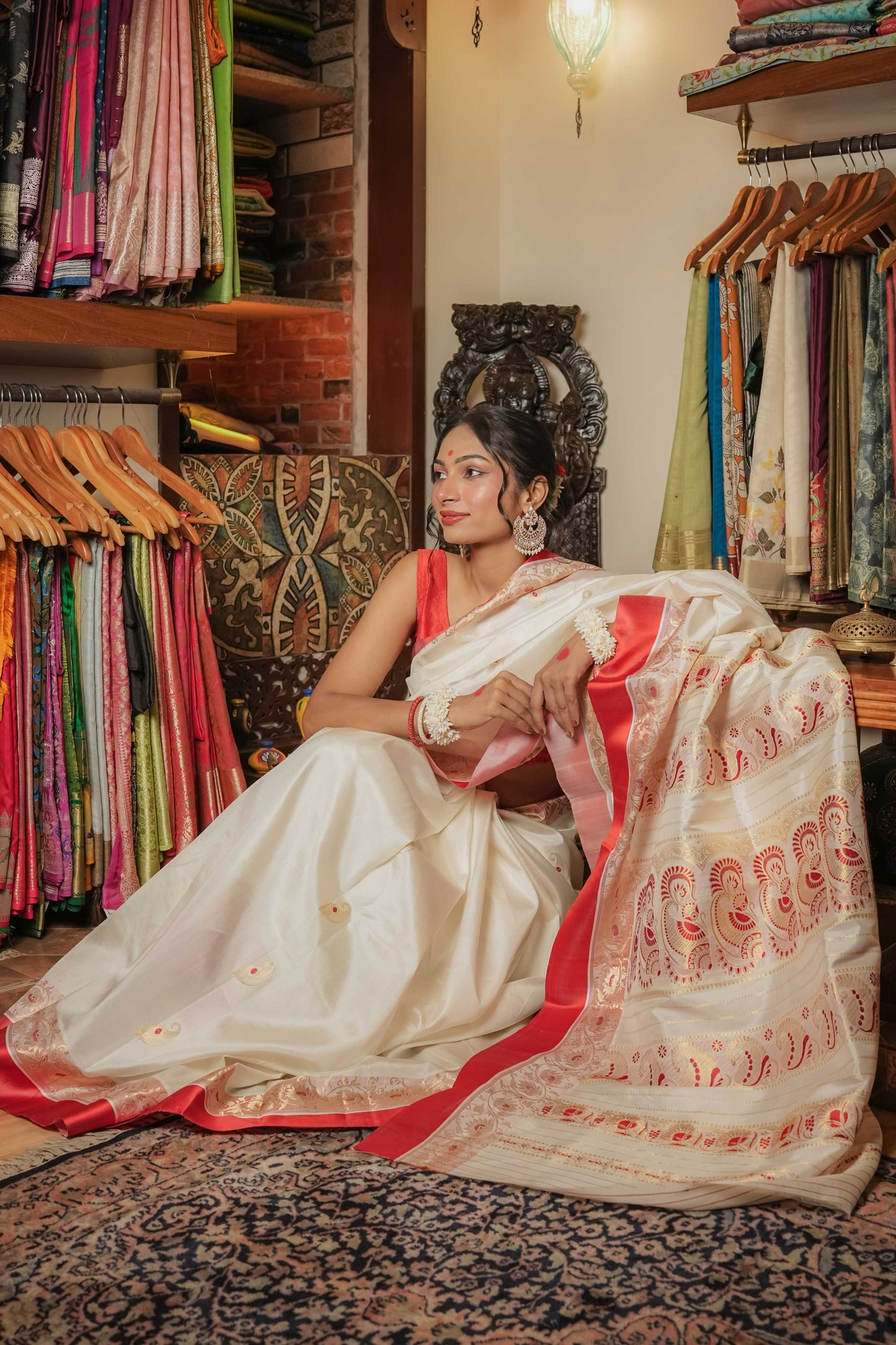 White Traditional Garad (Gorod) Mulberry Silk Saree