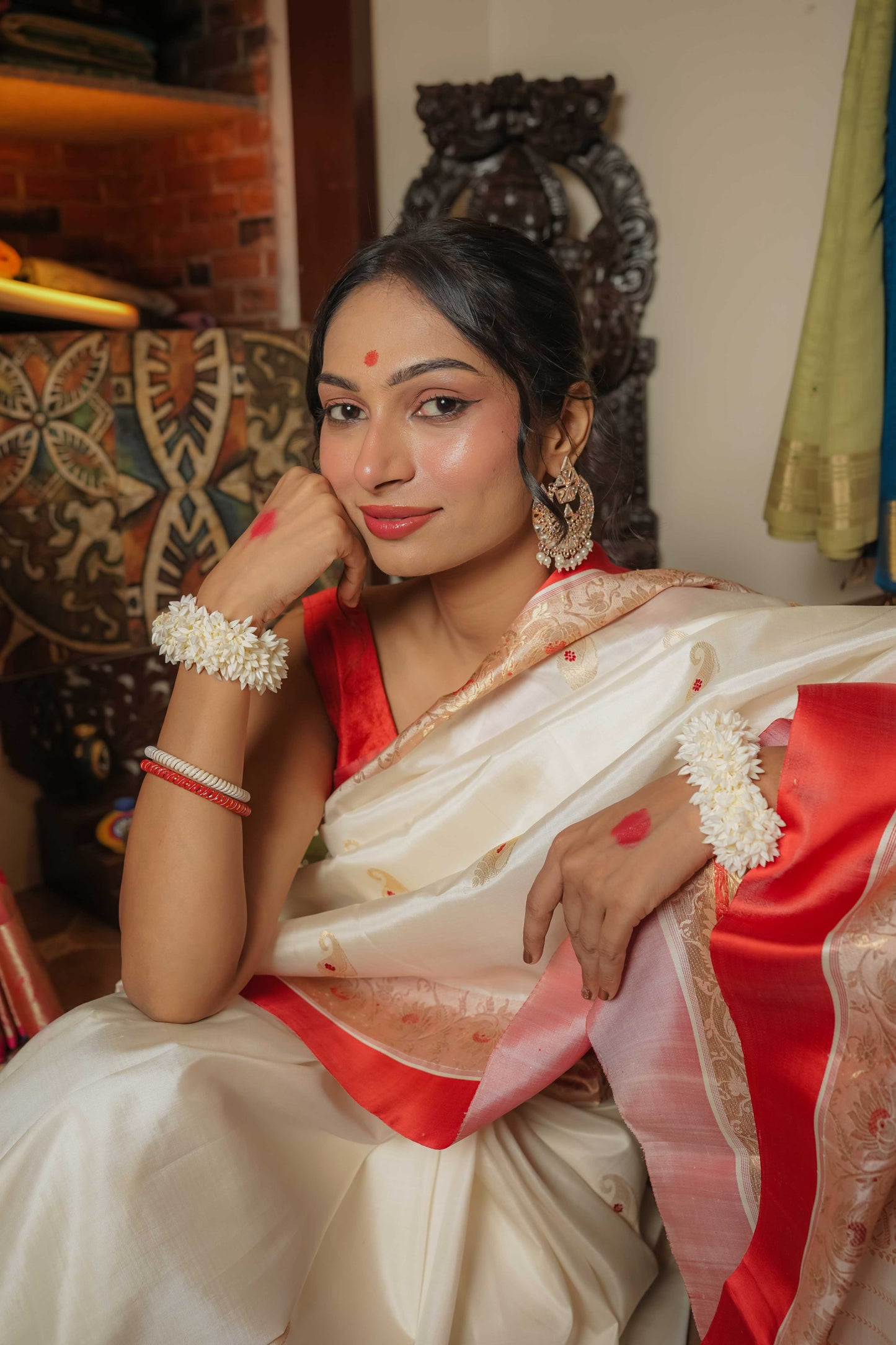 White Traditional Garad (Gorod) Mulberry Silk Saree