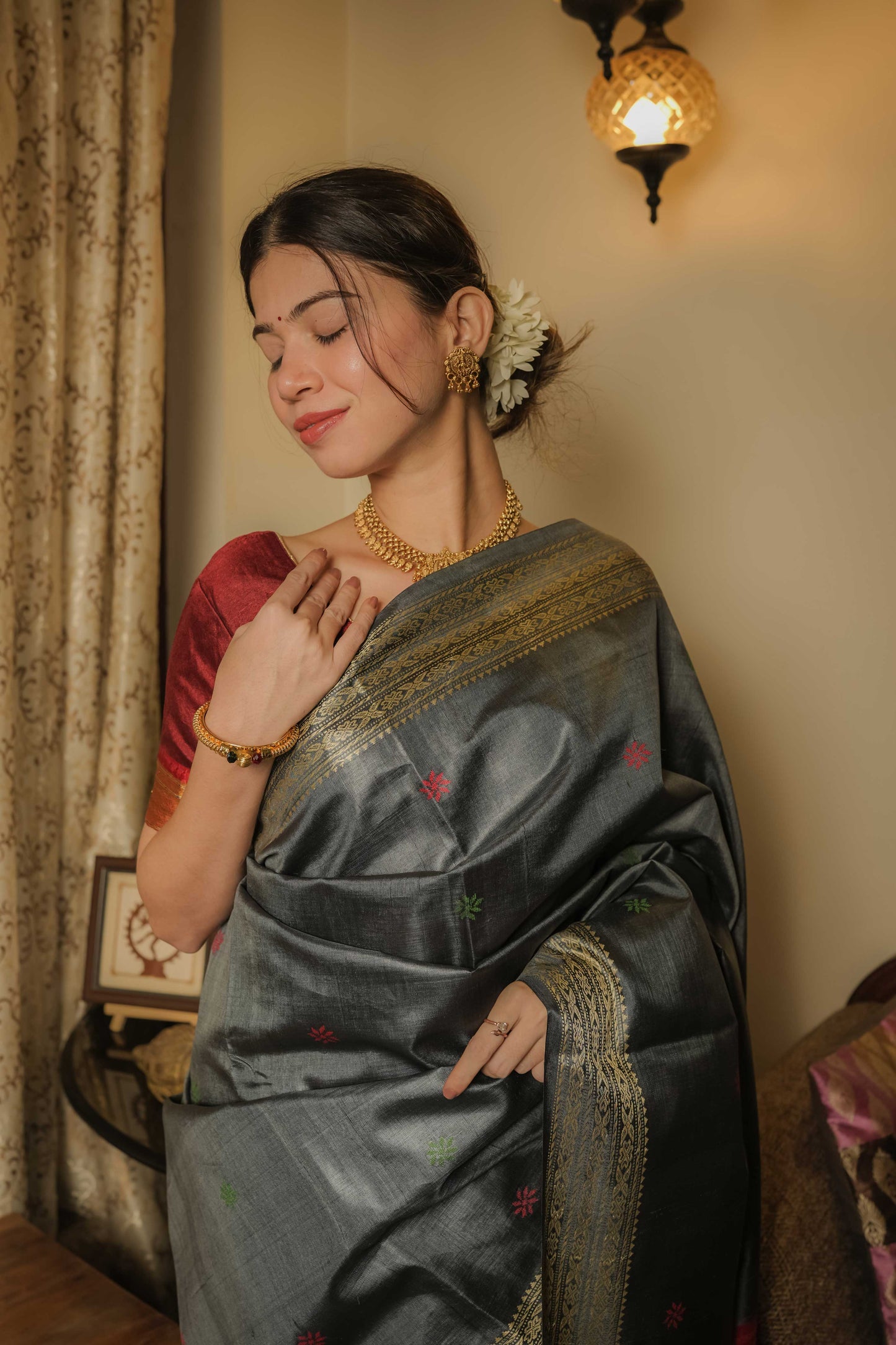 Grey Dolabedi Mulberry Silk Saree