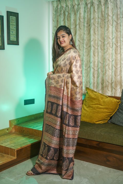 Beige Bagh Print Silk Saree - zameeni